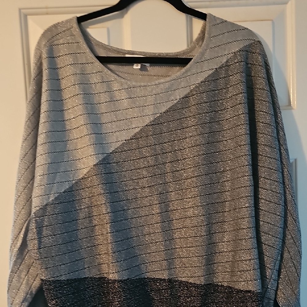 Kathy Ireland Gray and Black Crew Neck Sweater